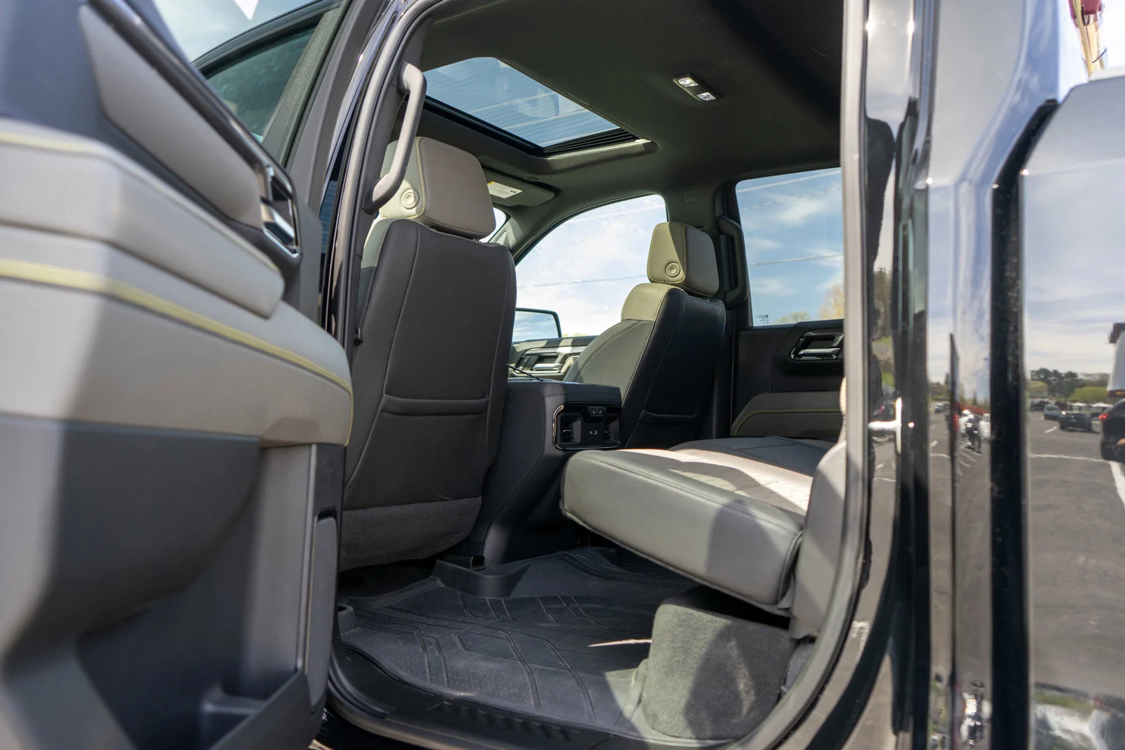 Used 2023 Black Chevrolet ZR2 image 29