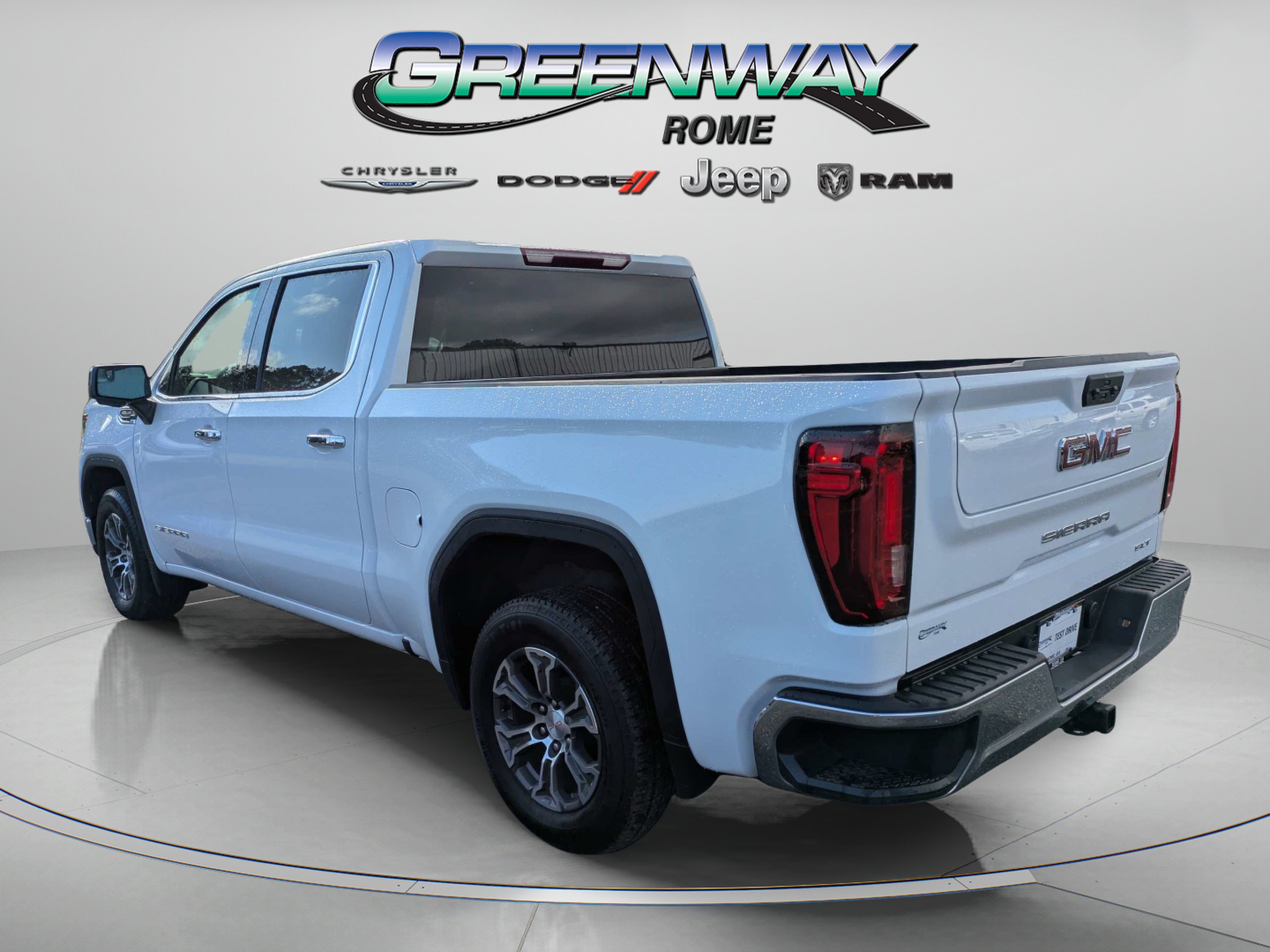 Used 2025 Summit White GMC SLT image 5