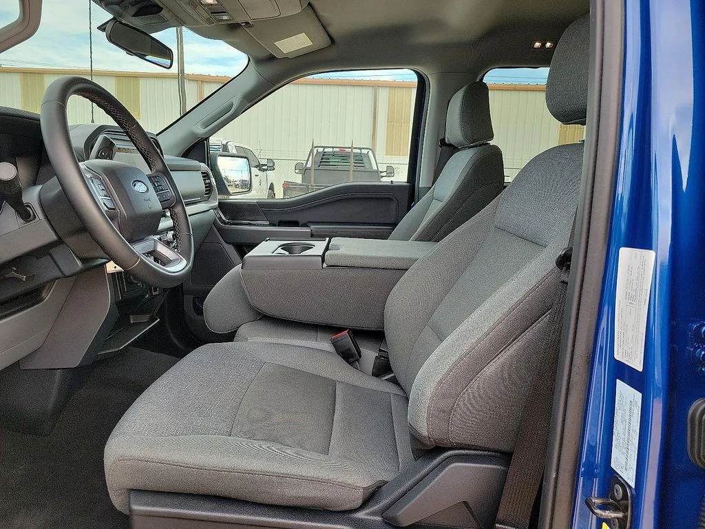 Used 2025 Blue Ford XLT image 19