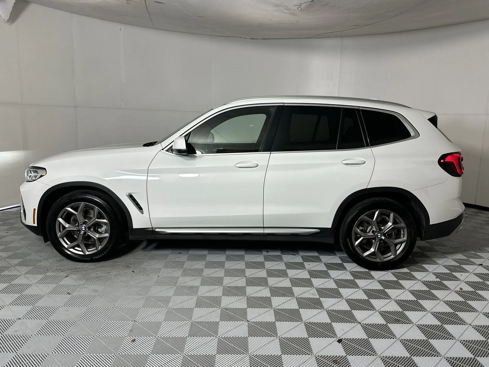 Used 2023 White BMW sDrive30i image 5