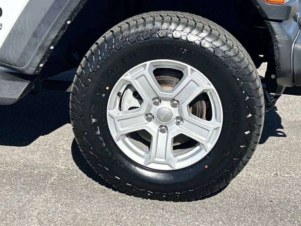 Used 2021 White Jeep Sport S image 27