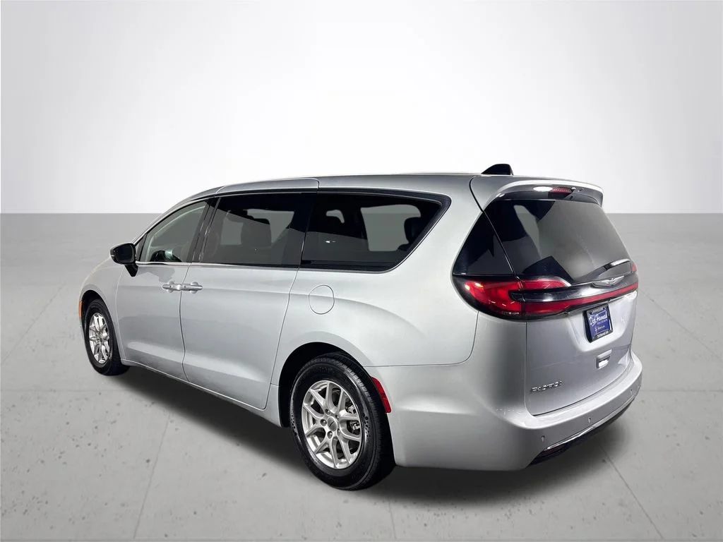 Used 2024 Silver Chrysler Touring L image 8