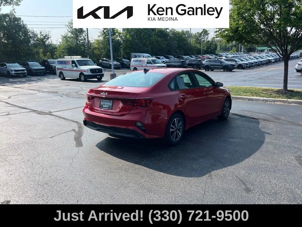 Used 2023 Red Kia LXS image 5