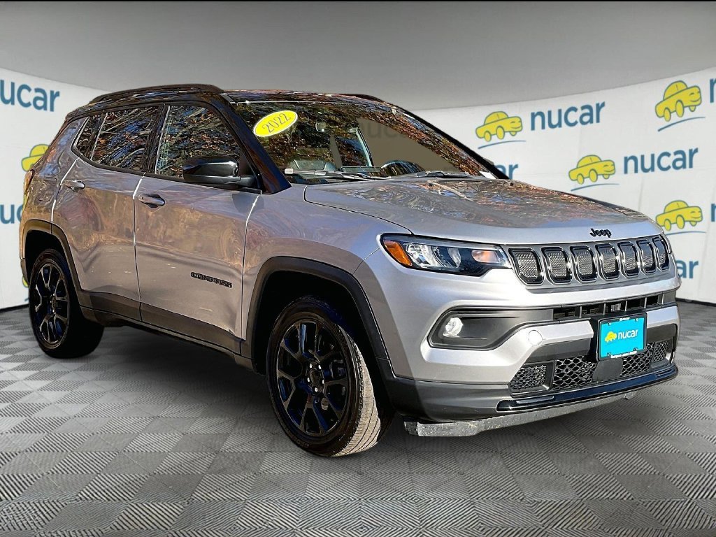 Used 2022 Silver Jeep Latitude image 1