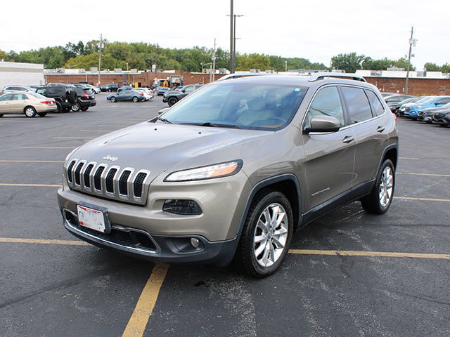 Used 2016 Jeep Cherokee Limited with VIN 1C4PJLDB3GW272929 for sale in North Olmsted, OH