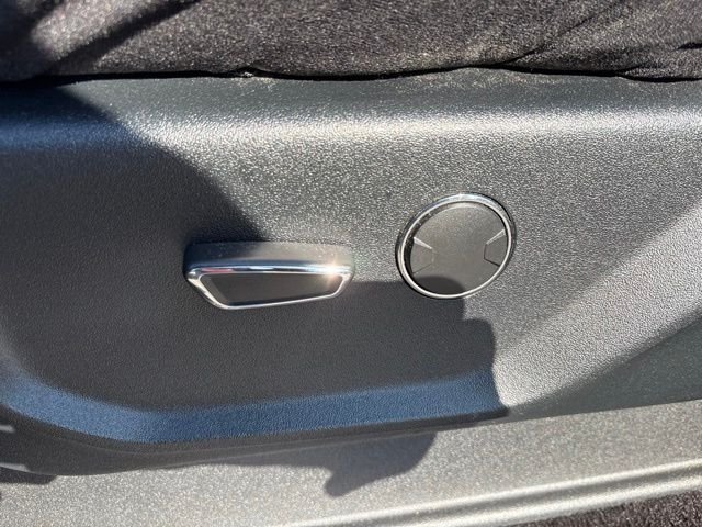 Used 2016 Blue Ford XLT image 9