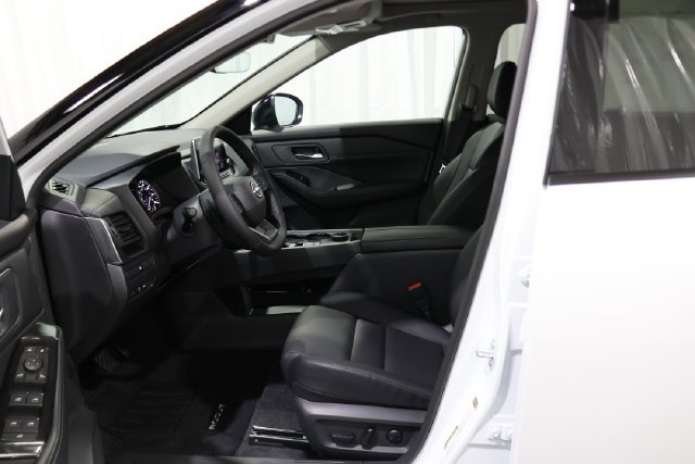 2026 Nissan Rogue Dark Armor - Photo 11