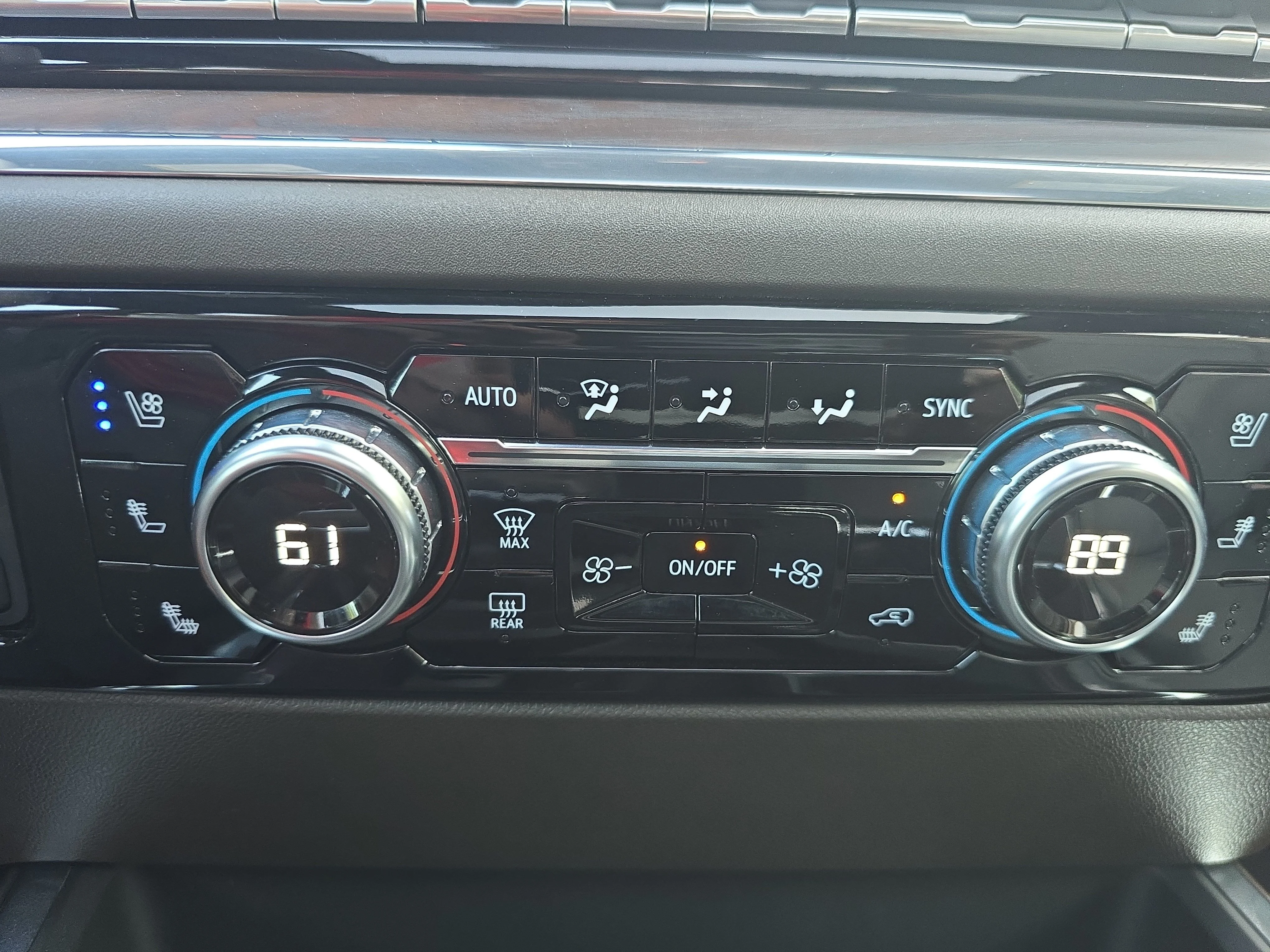 Used 2024 Summit White GMC SLT image 20
