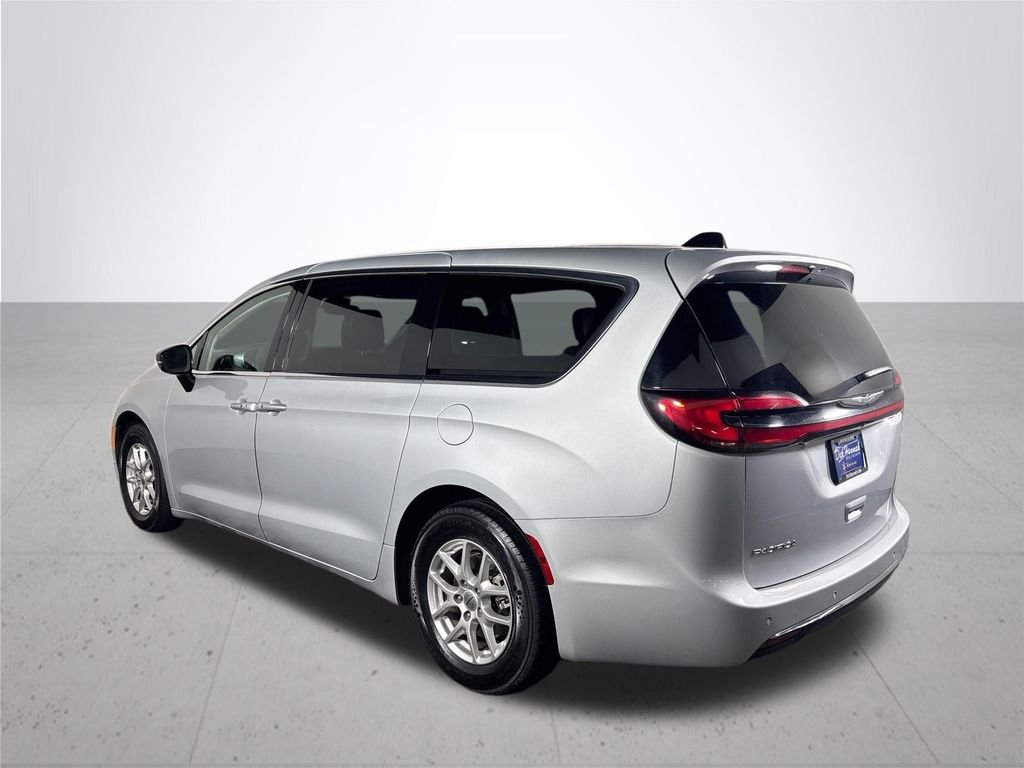 Used 2024 Silver Chrysler Touring L image 8