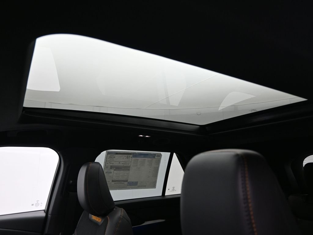 New 2026 Carbonized Gray Metallic Ford Tremor image 13