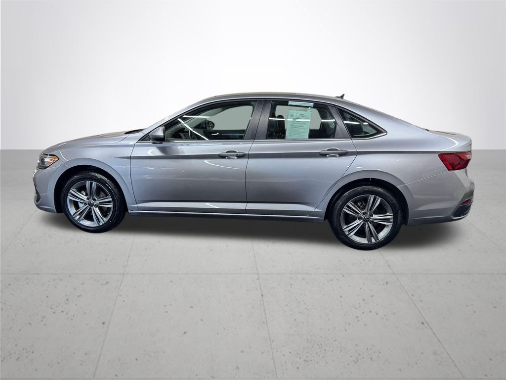 Used 2024 Silver Volkswagen 1.5T SE image 3