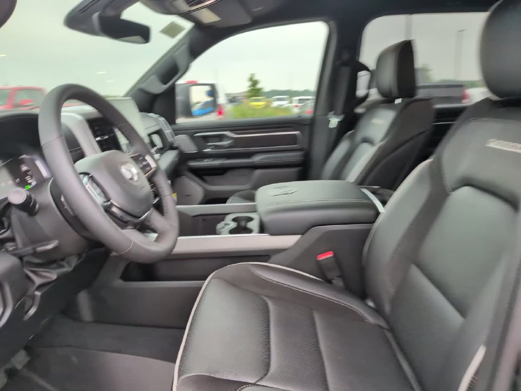 New 2026 Diamond Black Crystal Pearl-Coat Exterior Paint RAM Laramie image 18