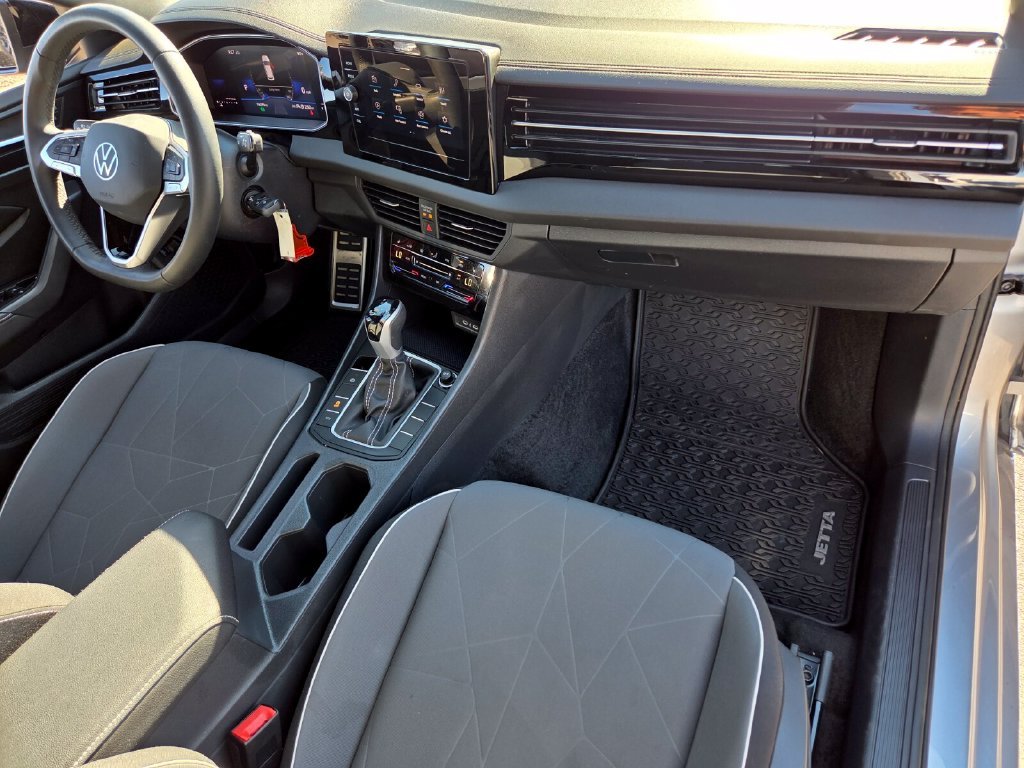 Used 2025 Silver Volkswagen 1.5T Sport image 19