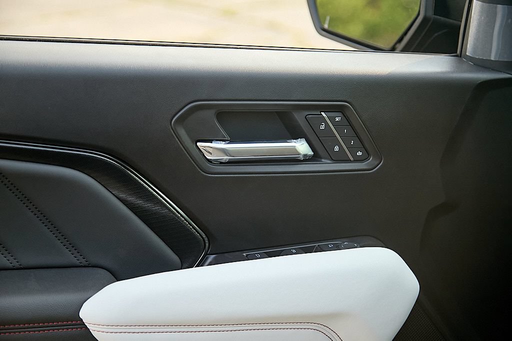 New 2026 Onyx Black GMC AT4X image 15