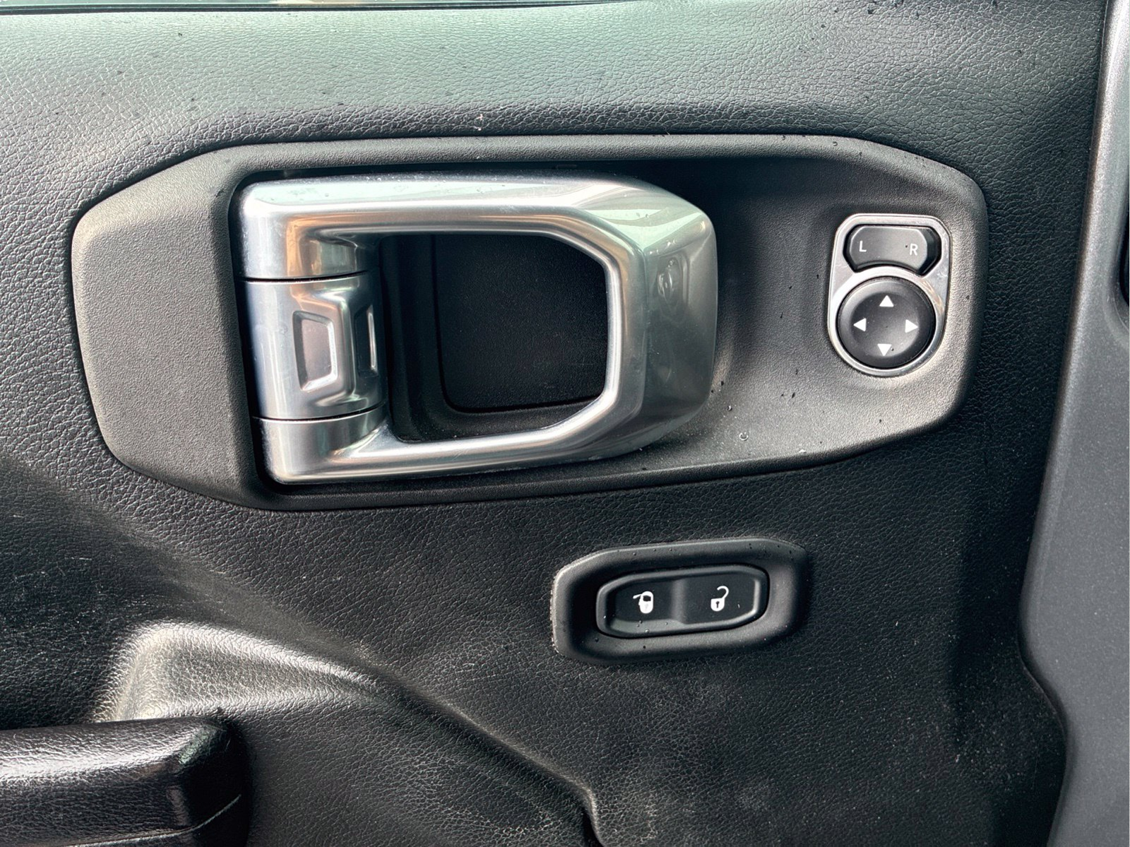 Used 2021 Silver Jeep Sport S image 22
