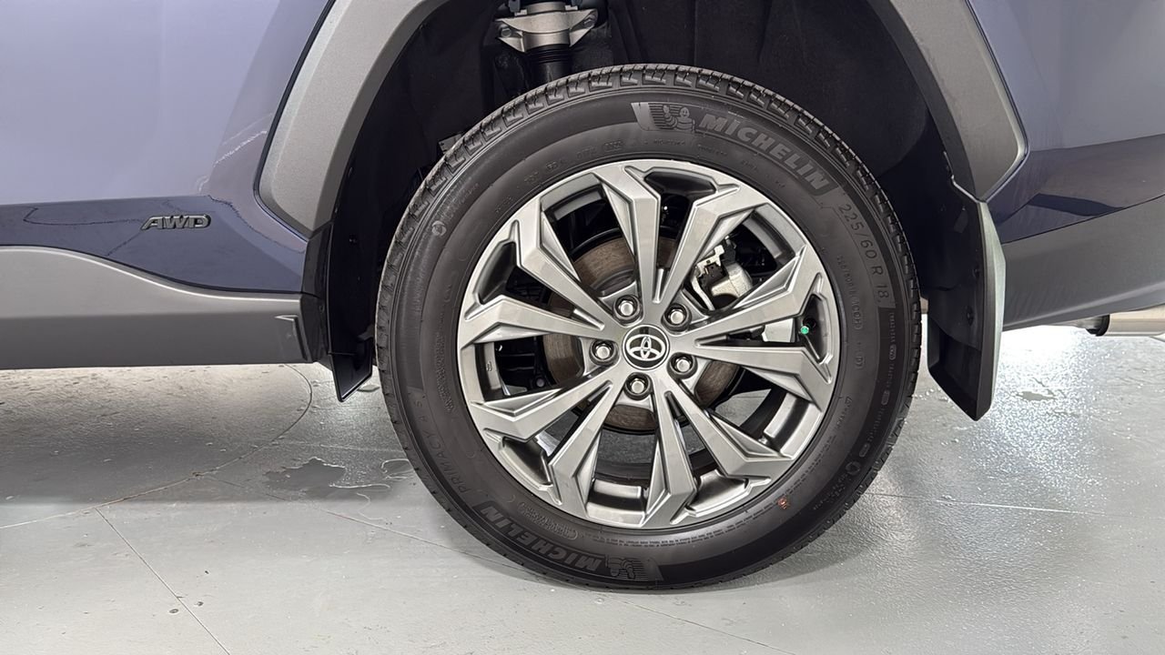Certified Used 2025  Toyota Limited image 23