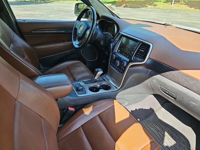Used 2017 Ivory 3-Coat Jeep Summit image 10
