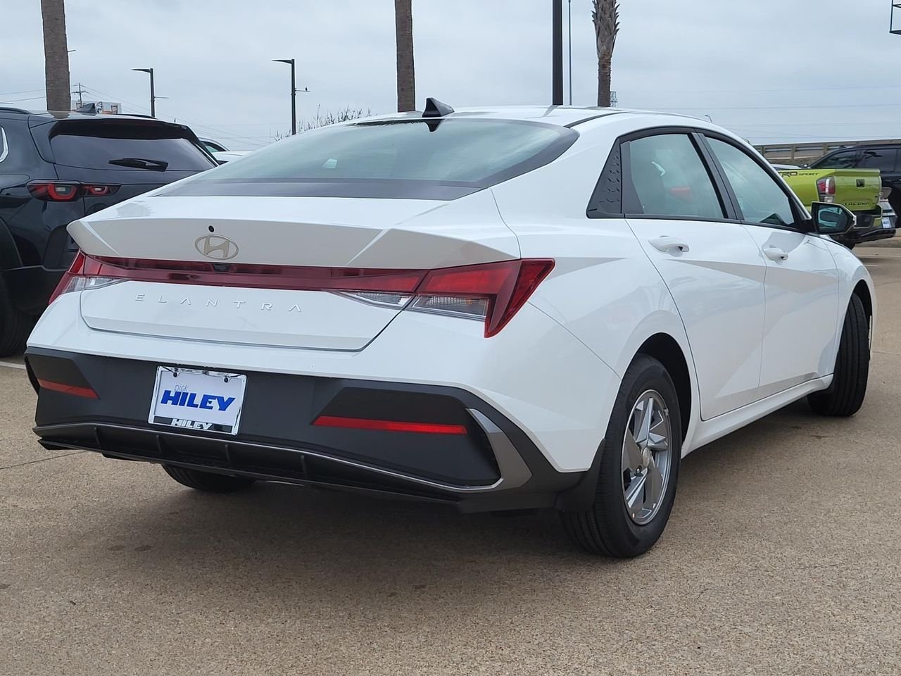 New 2026 Serenity White Hyundai SE image 5