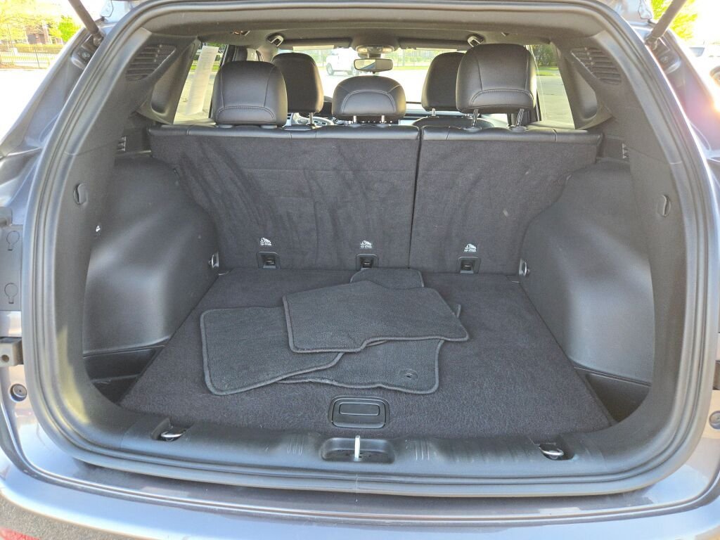 Used 2024  Jeep Latitude image 15