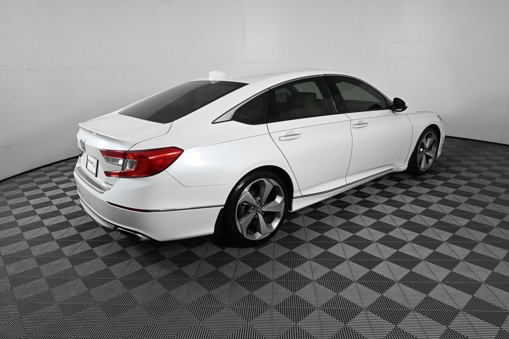 Used 2018  Honda Touring image 25
