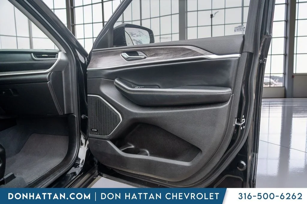 Used 2023 Black Jeep Limited image 29