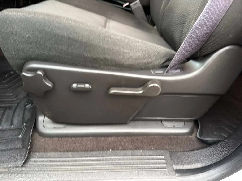 Used 2013 White Chevrolet LT image 21
