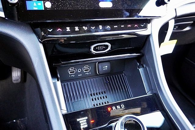 New 2026 Bright White Clear-Coat Exterior Paint Jeep Limited image 35