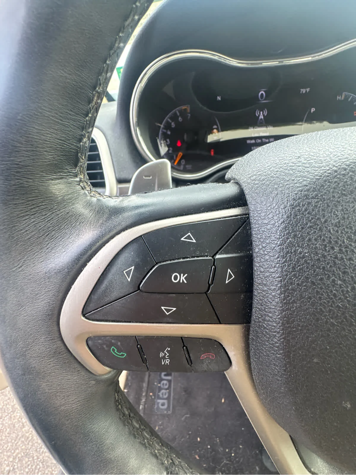 Used 2017 Diamond Black Crystal Pearlcoat Jeep Limited image 11