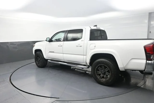 Used 2022 White Toyota SR5 image 49