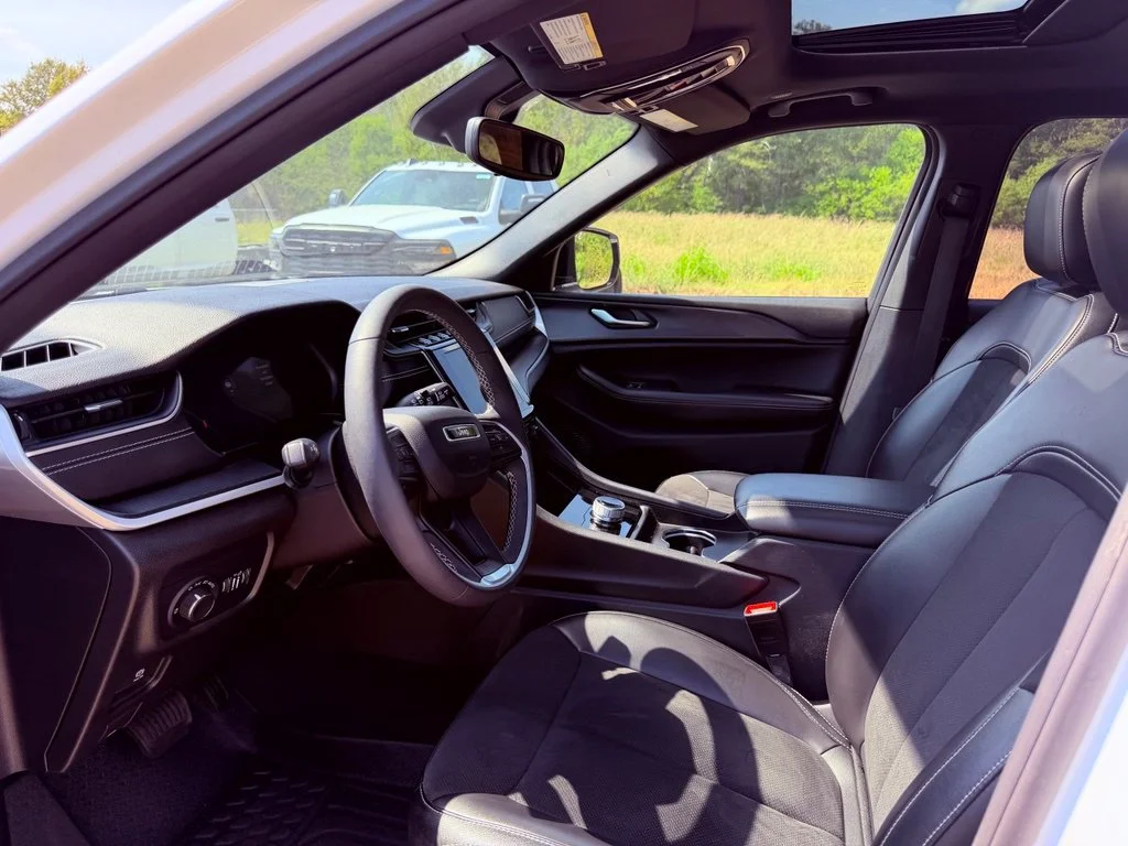 Used 2024 White Jeep Altitude X image 13