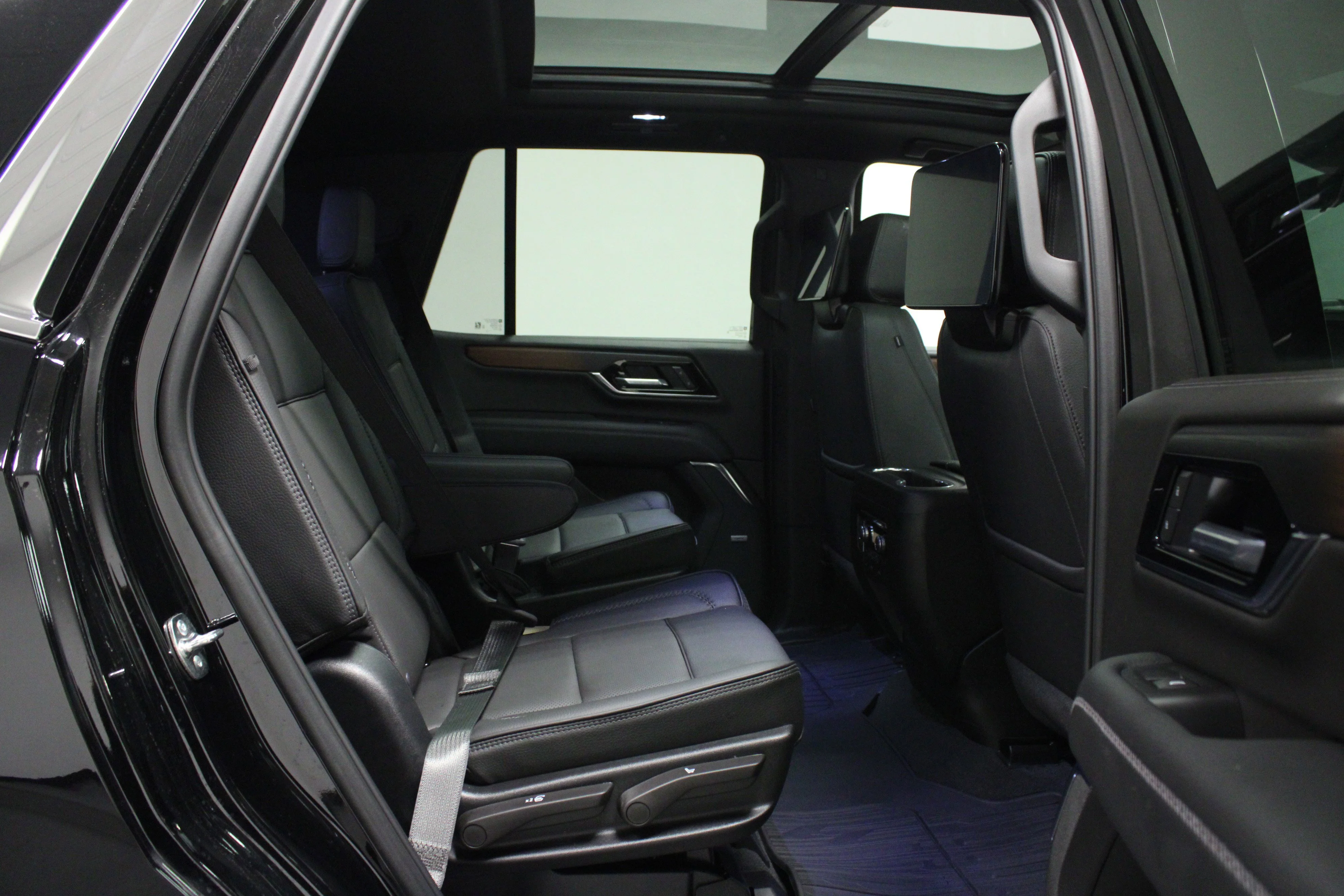 Used 2025 Onyx Black GMC Denali image 17