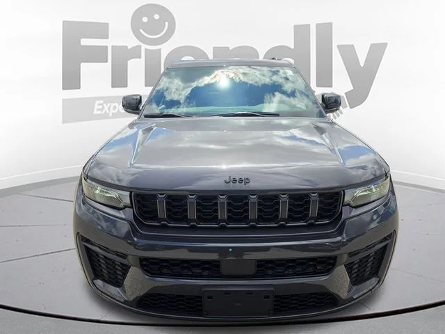 New 2026 Baltic Gray Metallic Clear-Coat Exterior Paint Jeep Laredo image 2