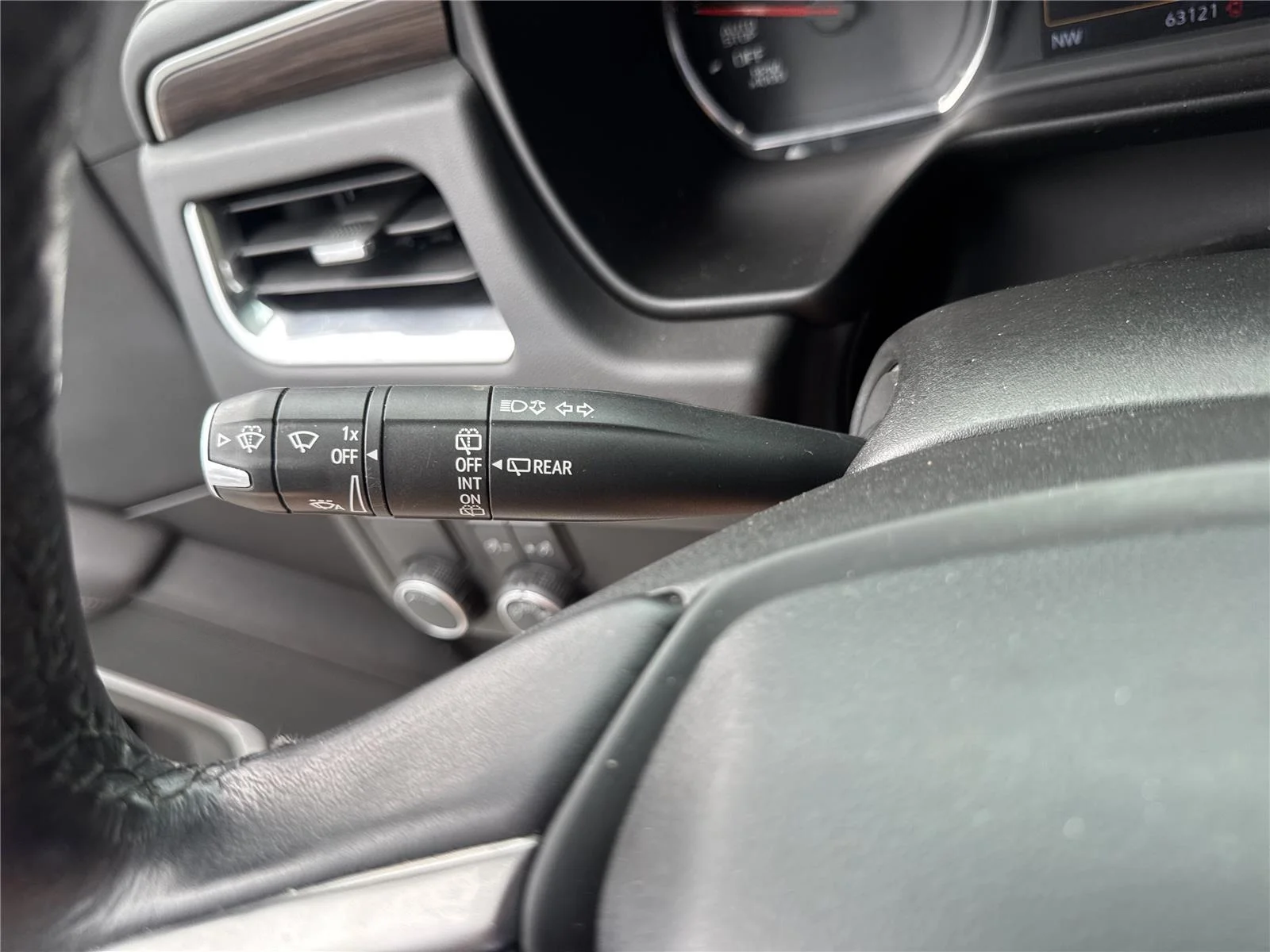 Used 2021 SUMMIT WHITE Chevrolet LT image 22