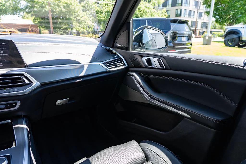 Used 2019 White BMW xDrive50i image 11