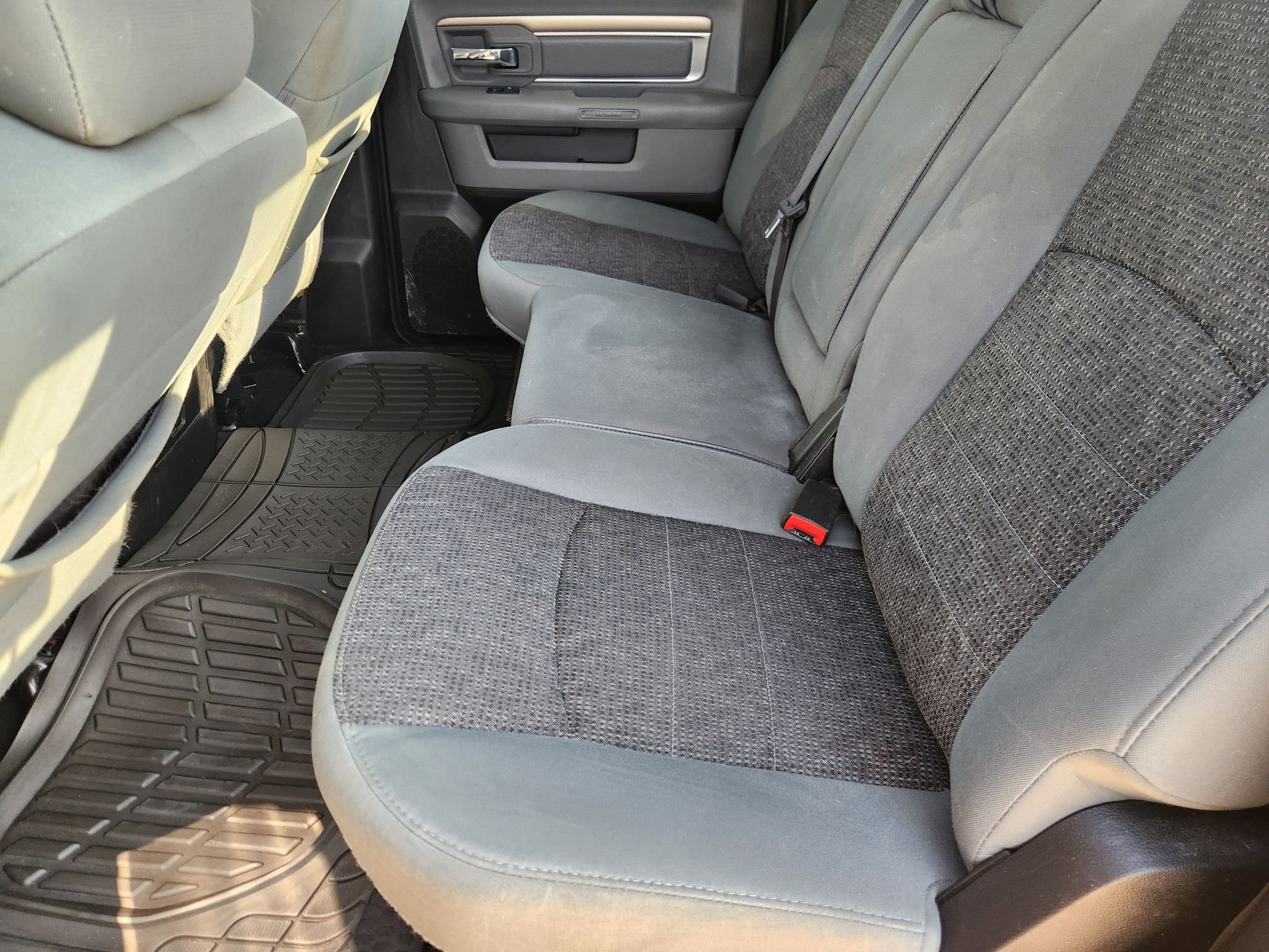Used 2018 BLACK Ram Big Horn image 33