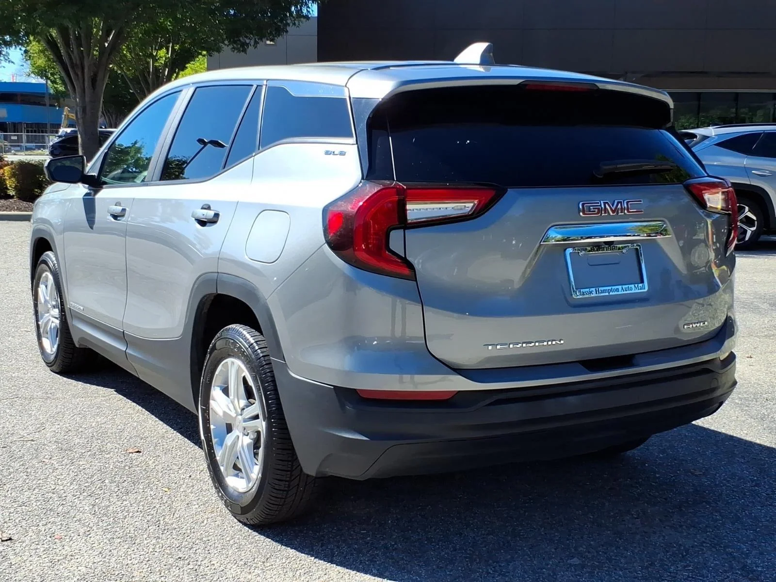 Used 2024 Sterling Metallic GMC SLE image 10