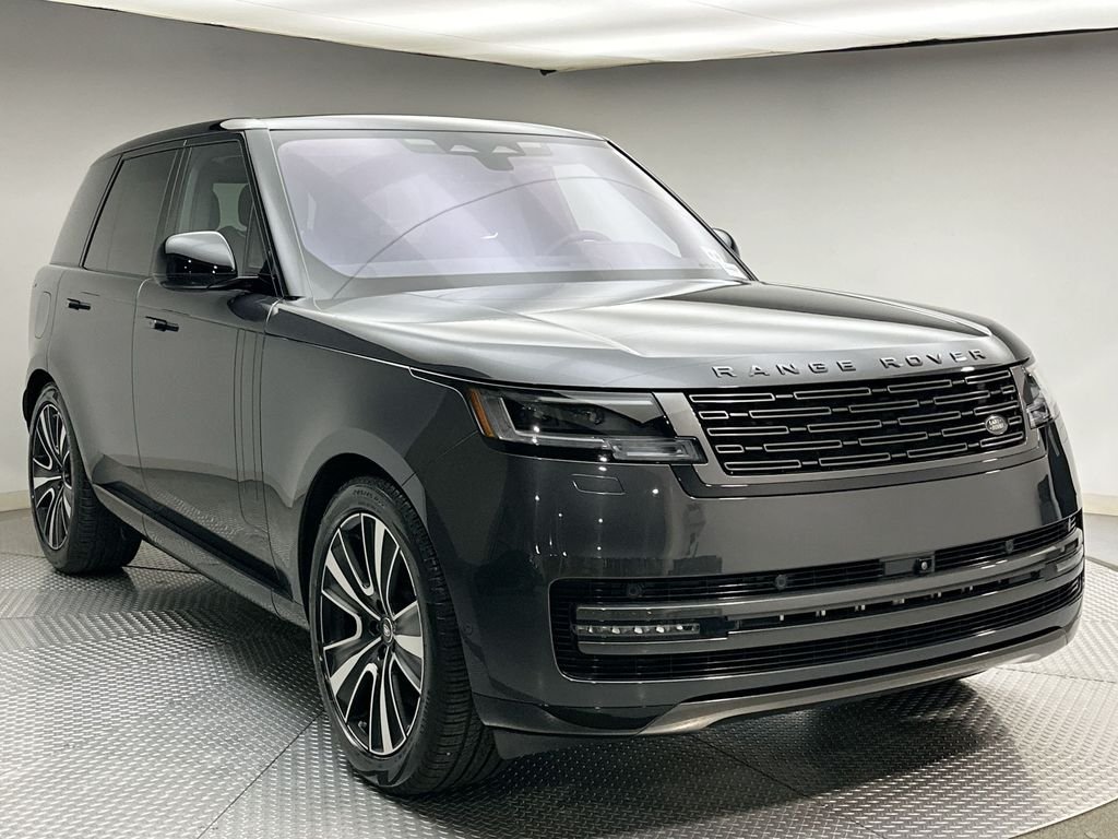 Used 2023  Land Rover SE image 15