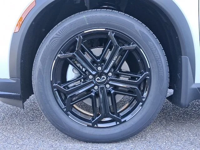 New 2026 2T RAD WHT INFINITI Sport AWD image 28
