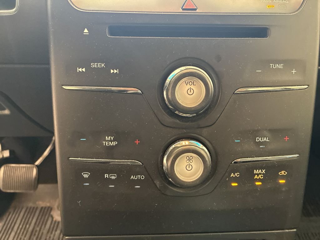 Used 2019 White Ford SEL image 16
