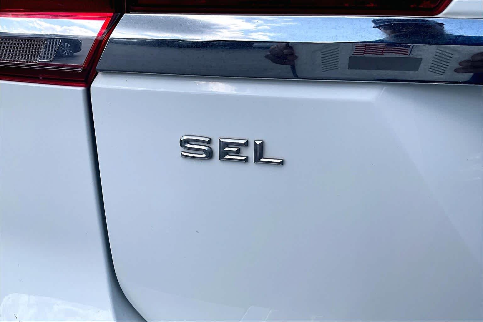 Used 2019 Pure White Volkswagen 3.6L V6 SEL image 10