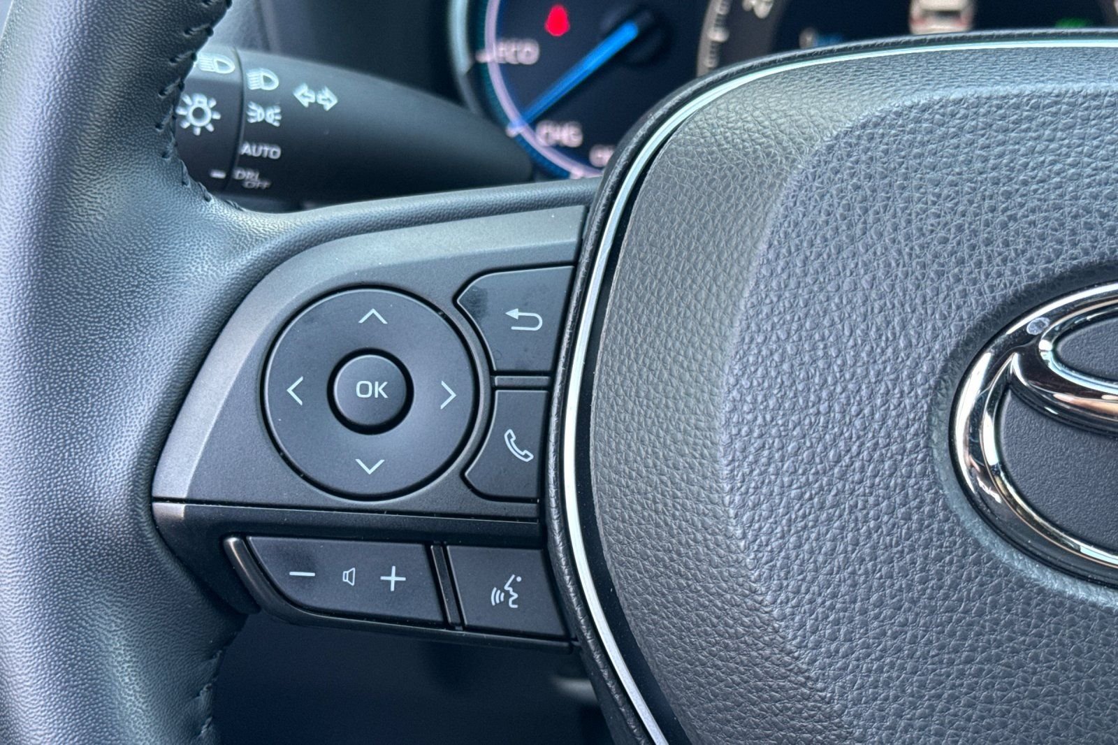 Certified Used 2025 Gray Toyota SE image 31