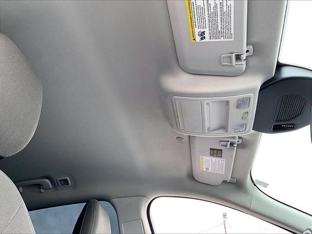 Used 2022 Oxford White Ford SE image 22