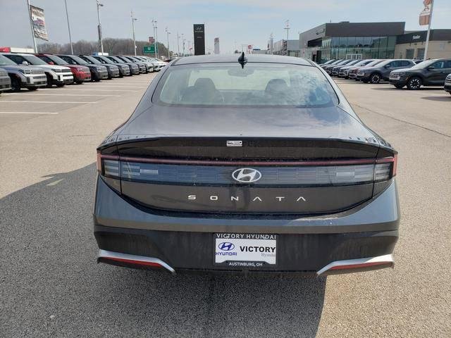New 2026 Gray Hyundai SE image 6