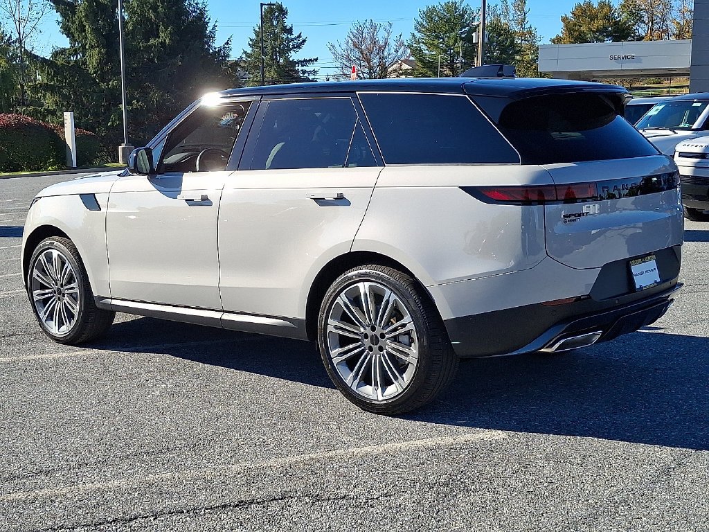 New 2027 Borasco Grey Land Rover SE image 4