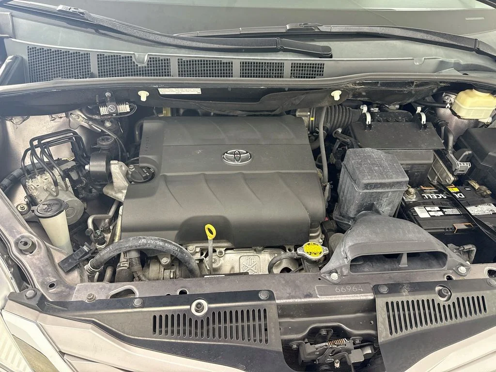 Used 2015 Predawn Gray Mica Toyota XLE Premium image 29