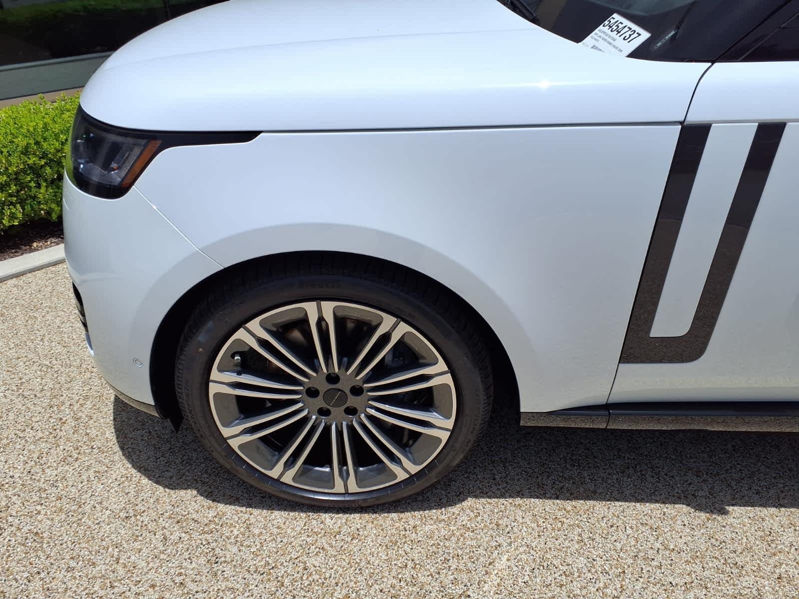 New 2026 Fuji White Land Rover SE image 8