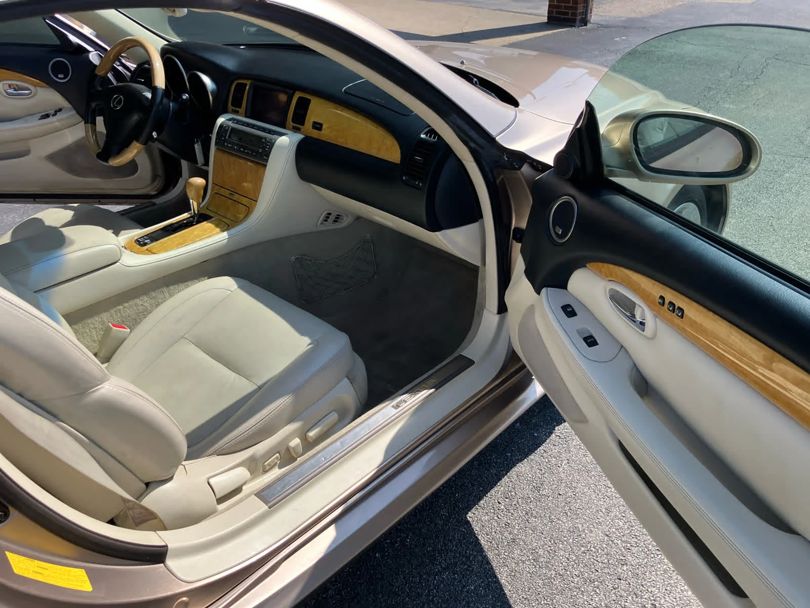 Used 2004 Egyptian Sand Pearl Lexus  image 19