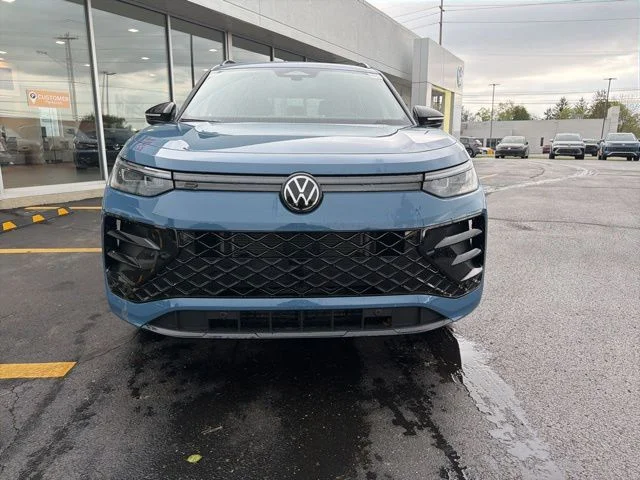2026 Volkswagen Tiguan SE R-LINE BLACK - Photo 9