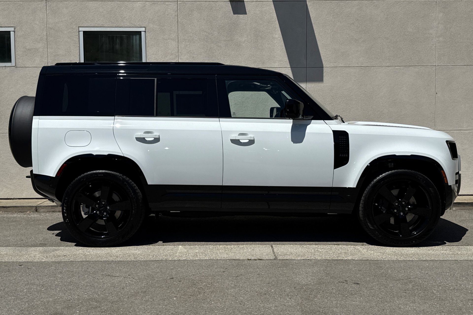 New 2026 Fuji White Land Rover X-Dynamic SE image 8