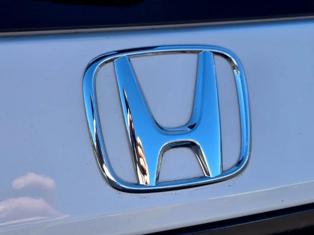 Used 2025 White Honda Elite image 17